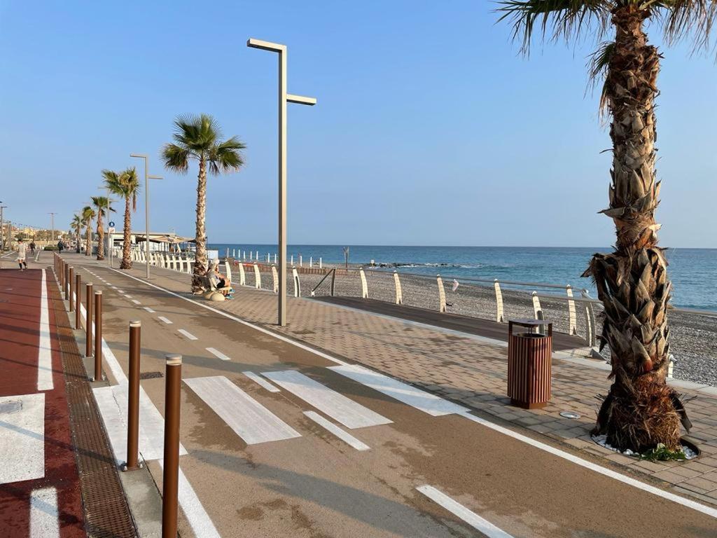 Appartamento Villa Rita A 100 M Dal Mare! Vallecrosia Exterior foto